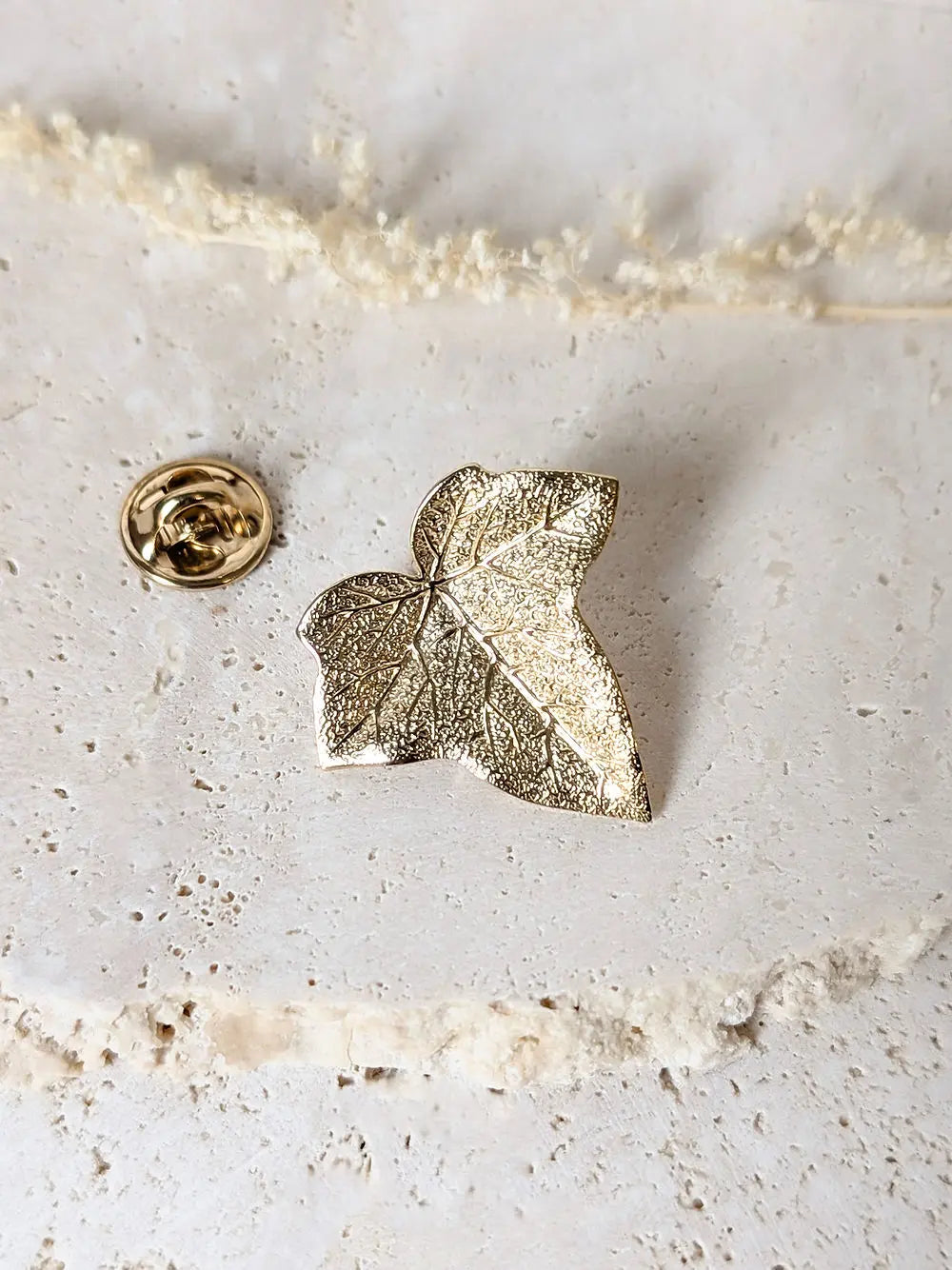Broche Lierre Un de ces quatre