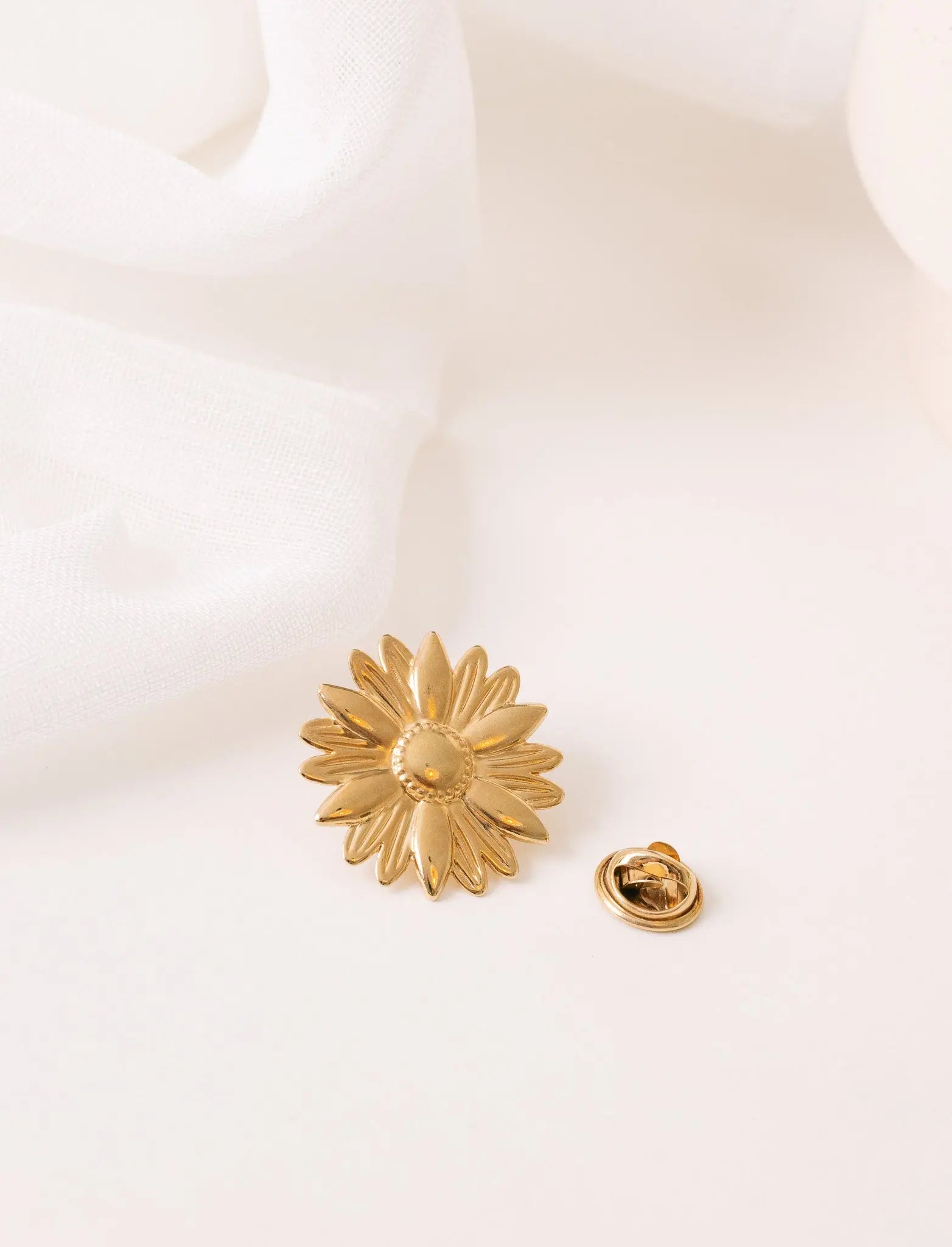 Broche Marguerite Un de ces quatre