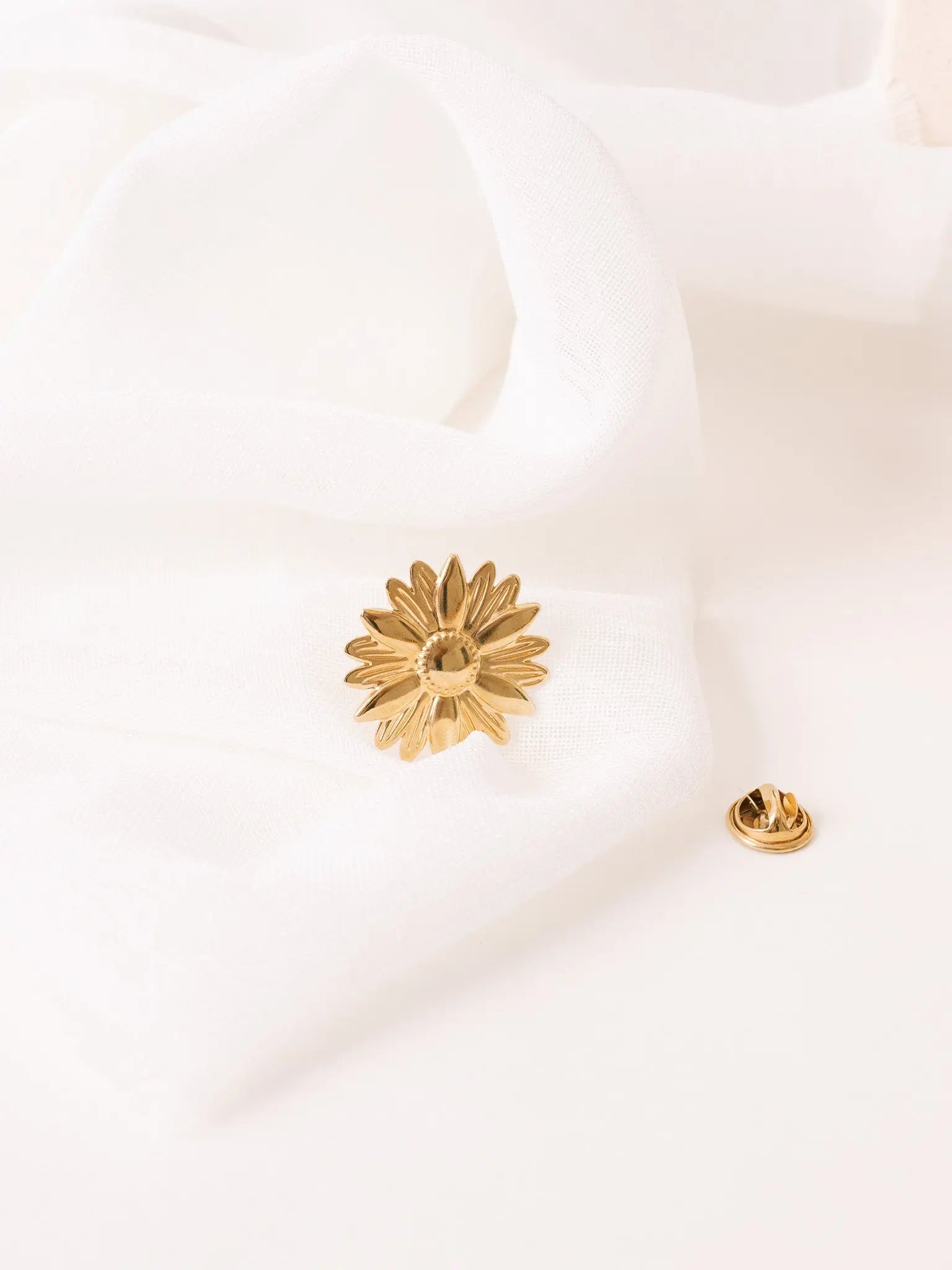 Broche Marguerite Un de ces quatre