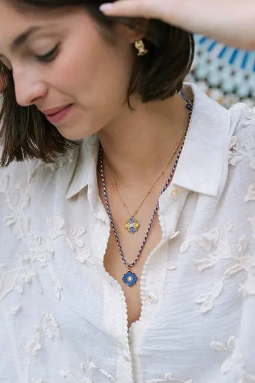 Collier Alfama Un de ces quatre