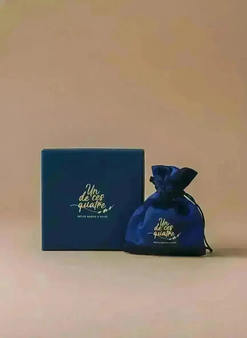 Boucles Palmettes Un de ces quatre 