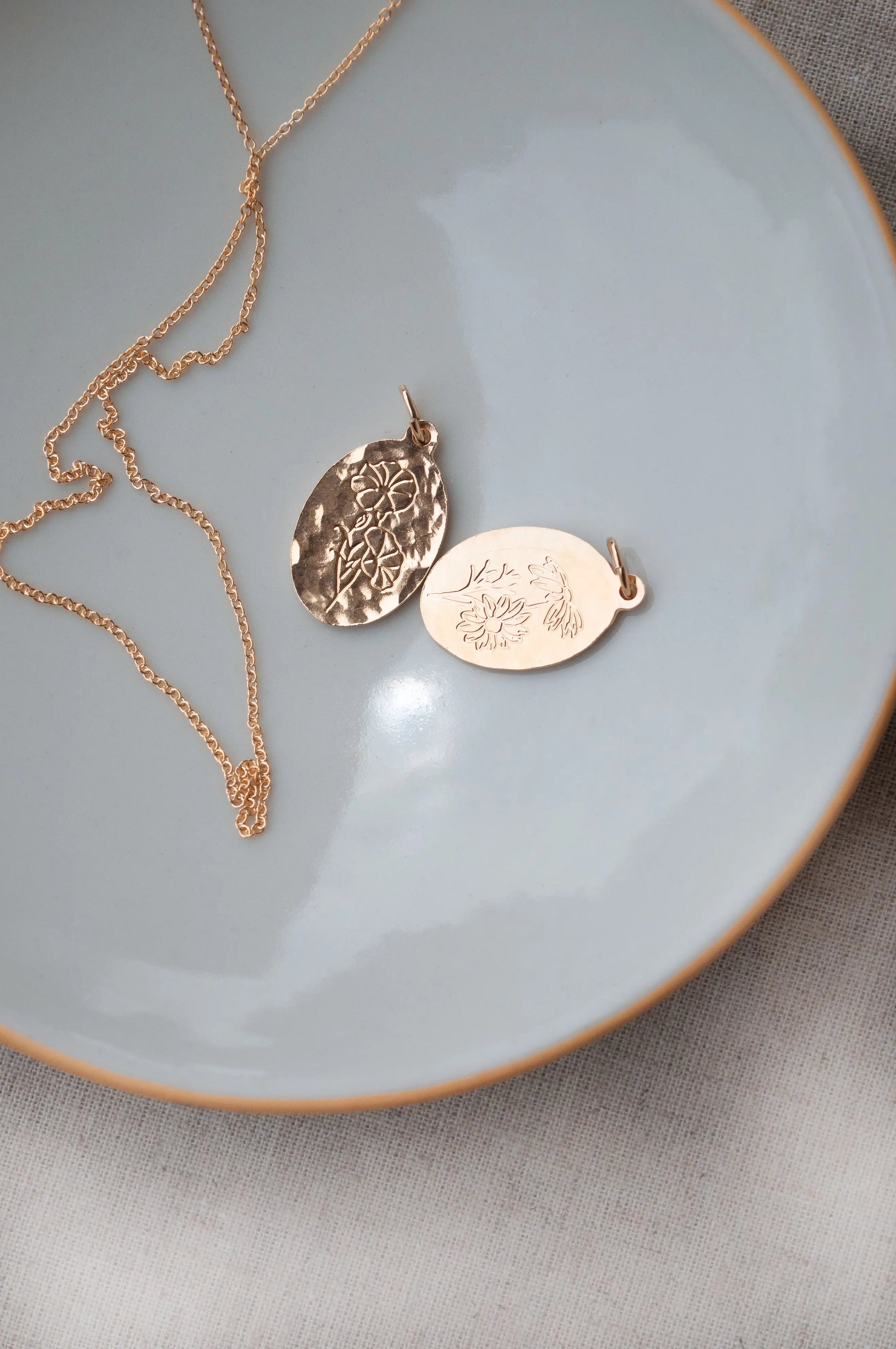 Pendentifs "Fleur de Naissance" Un de ces quatre 