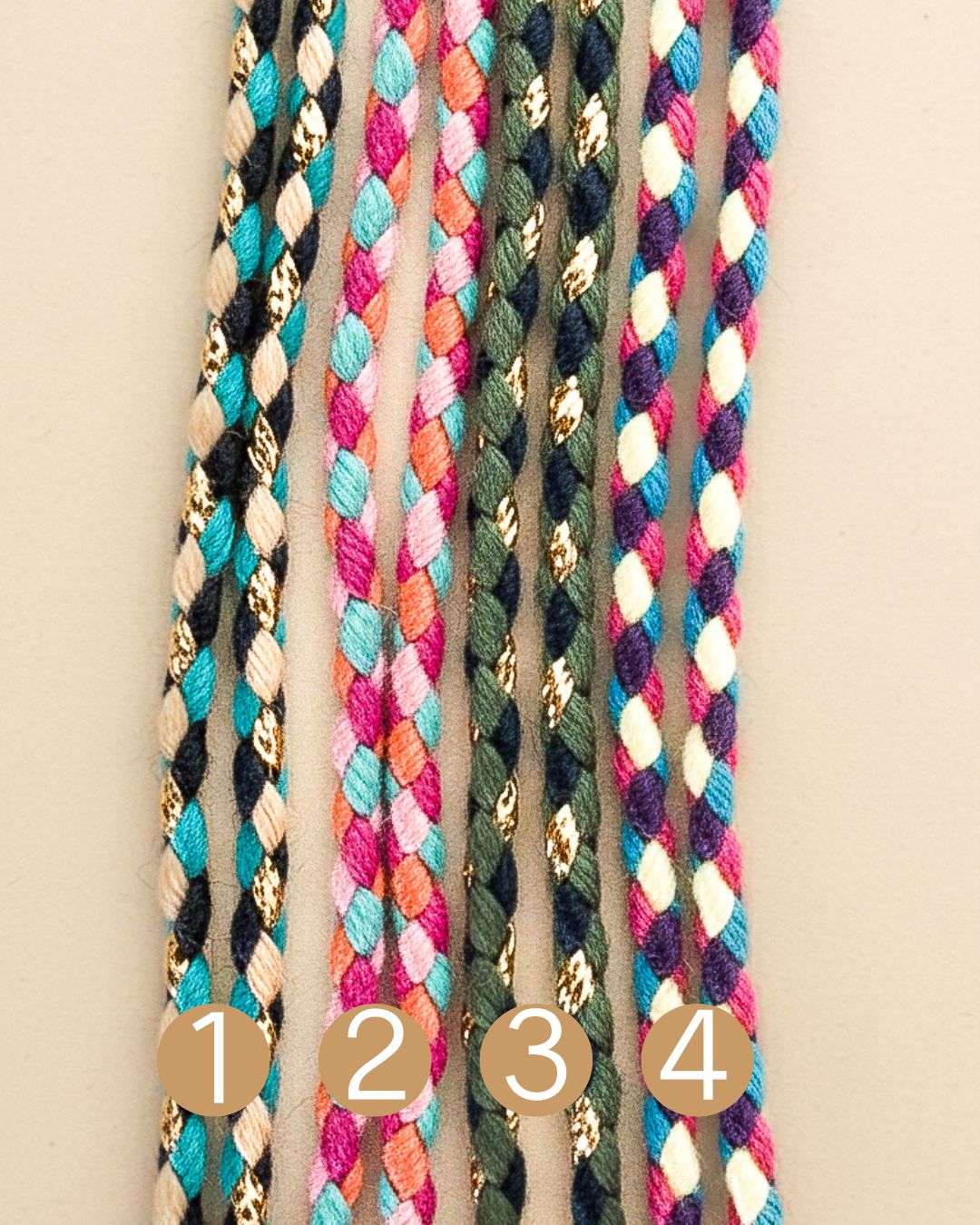 Collier coulissant cordon lurex Un de ces quatre 